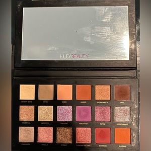 Huda Beauty Desert Dusk Eyeshadow Palette